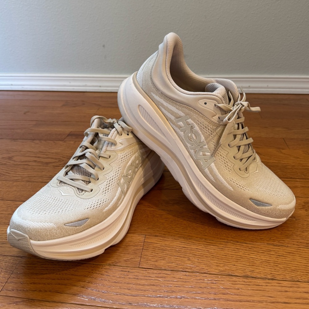 Hoka Men’s Bondi 9 Beige Sneakers